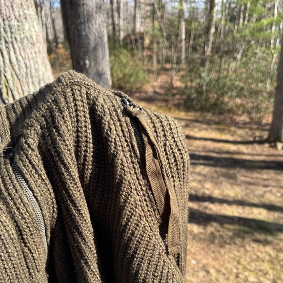 Free People Boho Style Crop Sweater Army Green size Medium. - Picture 9 of 9